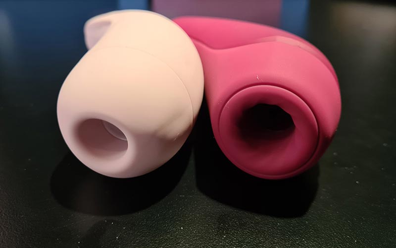 Satisfyer Curvy 1+ and 2+ comparison of the stimulation heads