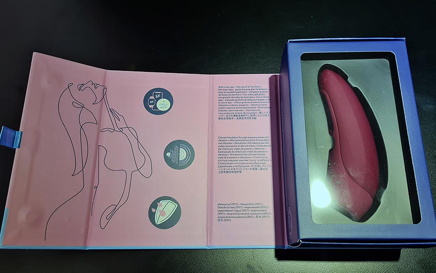 Opened box of the Satisfyer Curvy 1+